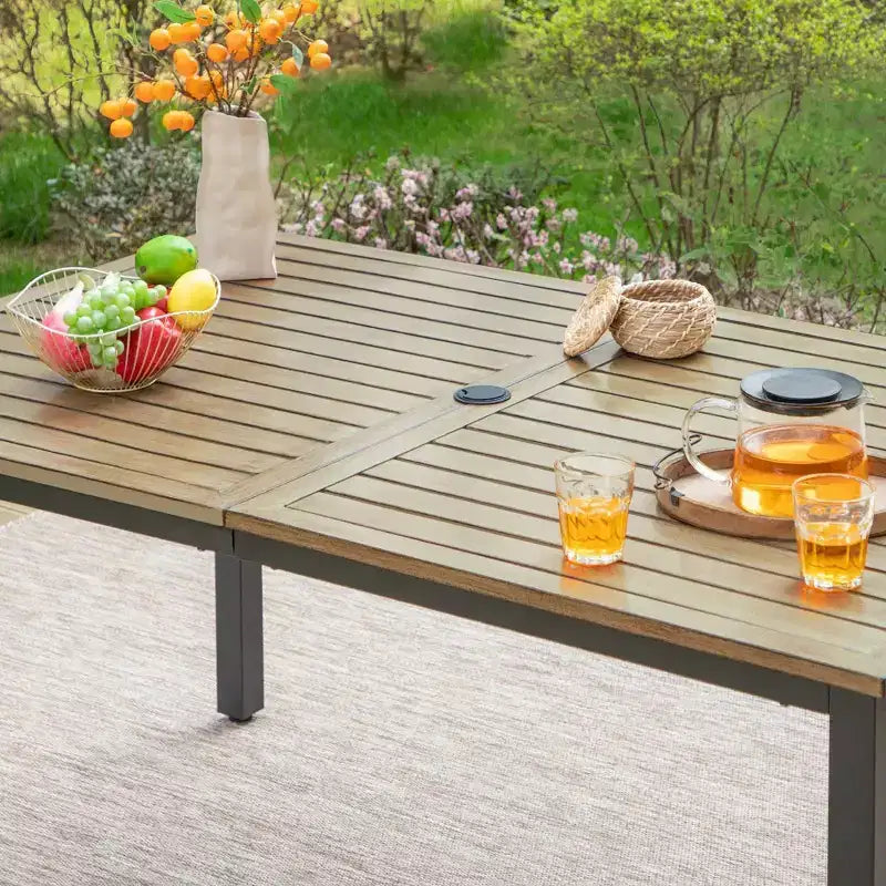 7-elementowy metalowy zestaw mebli jadalnianych na patio z prostokątnym stołem imitującym drewno i 6 krzesłami sztaplowanymi - Captiva Designs