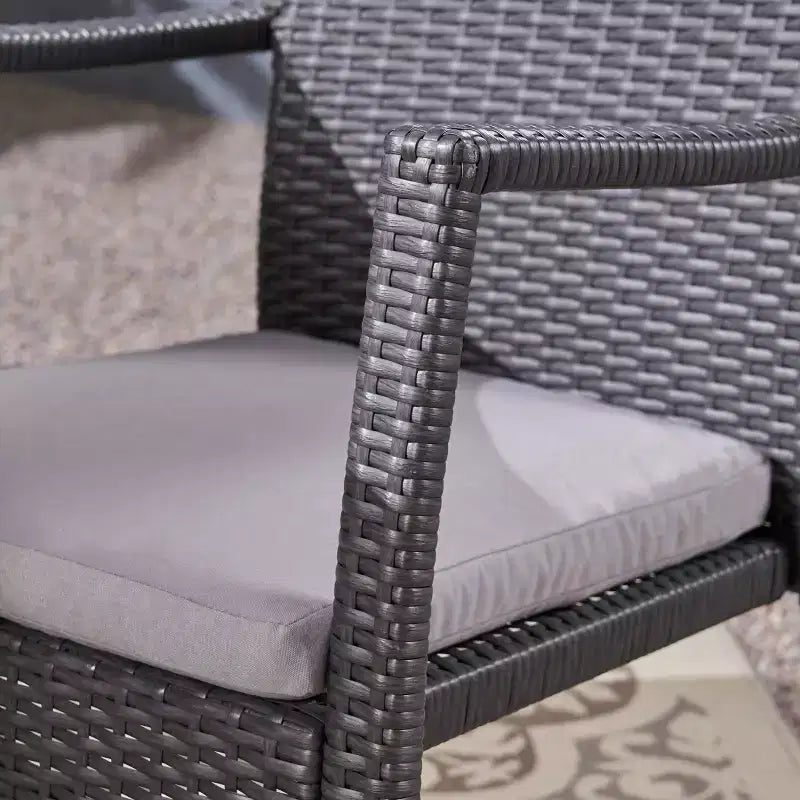 Juego de comedor de 6 piezas Garner, de madera y mimbre, con silla y banco, gris oscuro/gris con acabado arenado, Christopher Knight Home