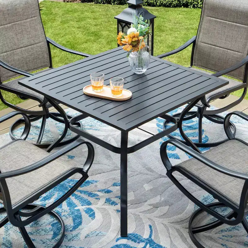 Diningset voor terras met stalen tafel met parasolgat van 1.57" en 360° draaibare slingstoelen met armleuningen - Captiva Designs