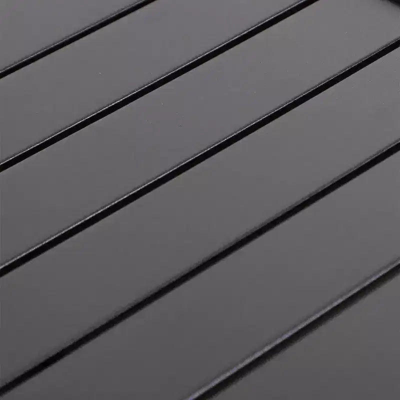 Çizgili İstiflenebilir Sandalyeli ve Şemsiye Delikli Yuvarlak Metal Masalı 5 Parçalı Dış Mekân Yemek Takımı - Siyah - Captiva Designs: Çelik Çerçeve