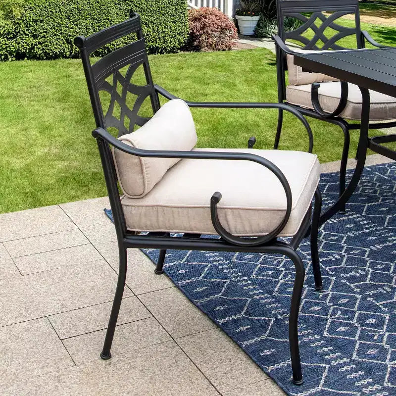 Juego de comedor para exteriores de 7 piezas con sillas con cojines y mesa grande de metal con orificio para sombrilla - Captiva Designs