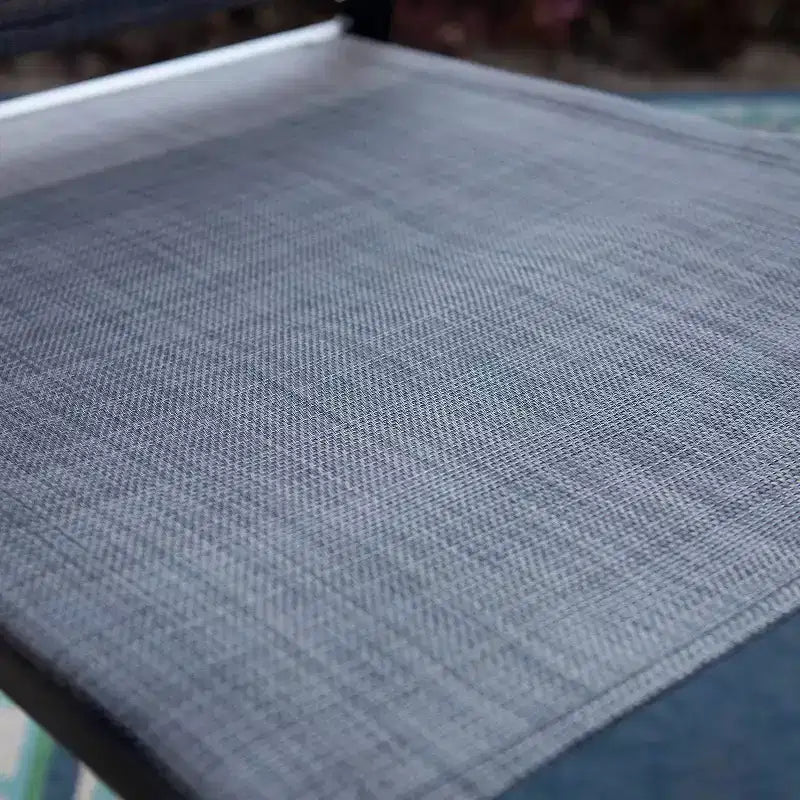 Conjunto de patio de 5 piezas con mesa de acero con orificio para sombrilla de 2" y sillas tipo sling con estructura de aluminio - Captiva Designs