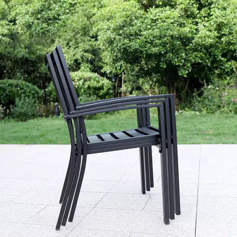 Set da pranzo da esterno da 5 pezzi con sedie impilabili & tavolo rotondo in metallo - nero - Captiva Designs: set da patio resistente alle intemperie