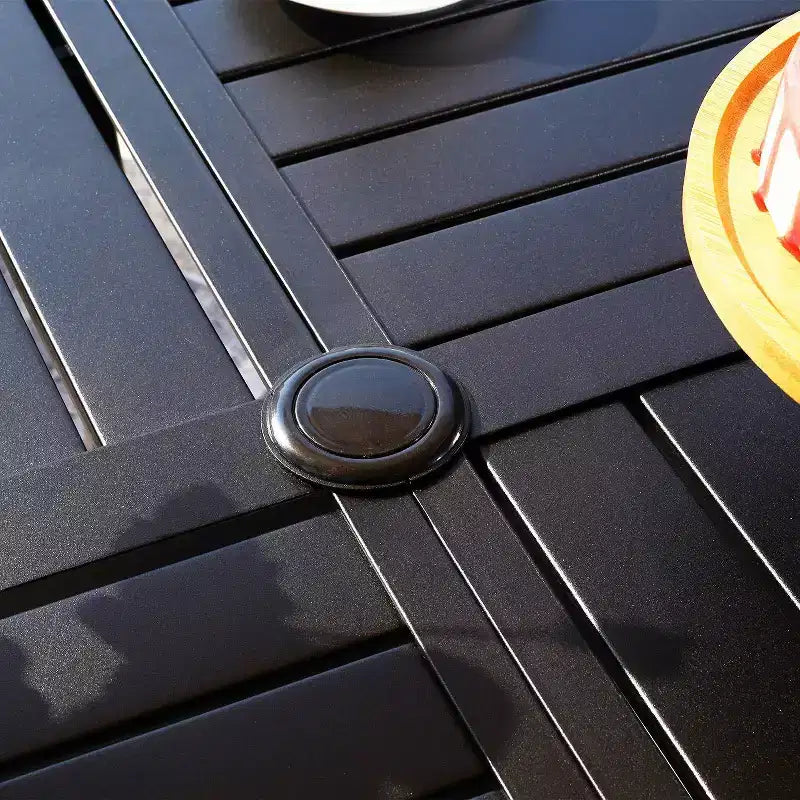 5-teiliges Outdoor-Essgruppenset mit Rattanstühlen mit Polstern & rundem Metalltisch mit Sonnenschirmöffnung – Blau – Captiva Designs