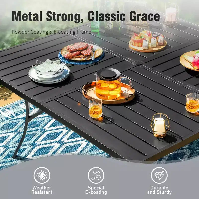 Set da pranzo Captiva Designs da 9 pezzi con spazioso tavolo quadrato in metallo a doghe con foro per ombrellone e sedie da pranzo fisse con seduta in tessuto