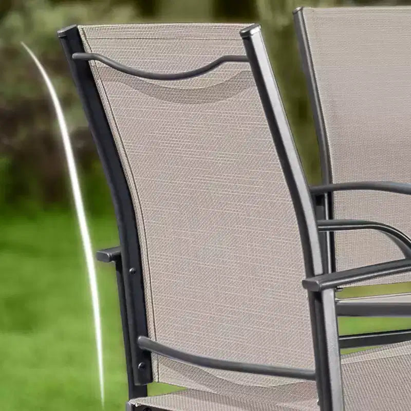 Set da pranzo Captiva Designs da 9 pezzi con spazioso tavolo quadrato in metallo a doghe con foro per ombrellone e sedie da pranzo fisse con seduta in tessuto