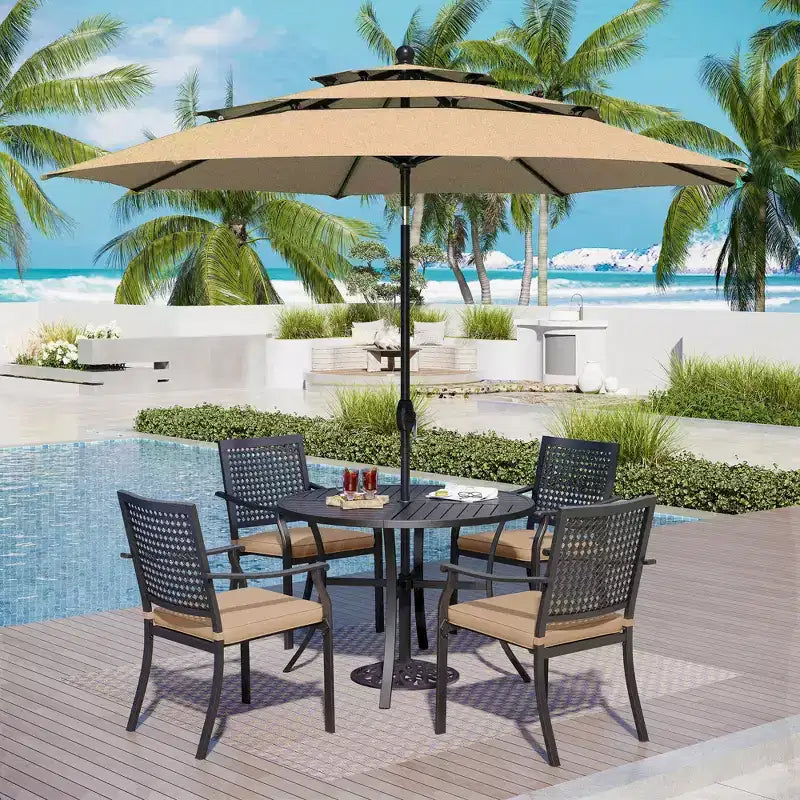 Ensemble de repas extérieur Captiva Designs 6 pièces avec table ronde en métal à plateau à lattes, chaises en métal rembourrées et parasol de marché