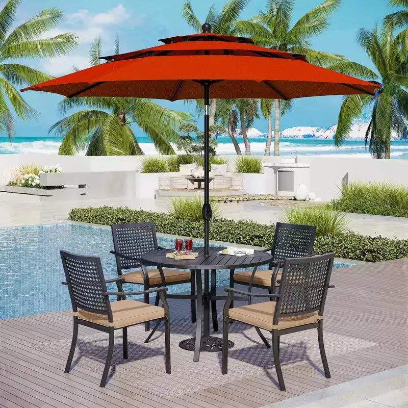 Ensemble de repas extérieur Captiva Designs 6 pièces avec table ronde en métal à plateau à lattes, chaises en métal rembourrées et parasol de marché