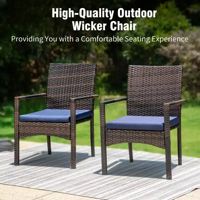 Set da pranzo da patio da esterno Captiva Designs da 7 pezzi, tavolo da pranzo in acciaio nero con foro per ombrellone e sedie in rattan con braccioli imbottiti