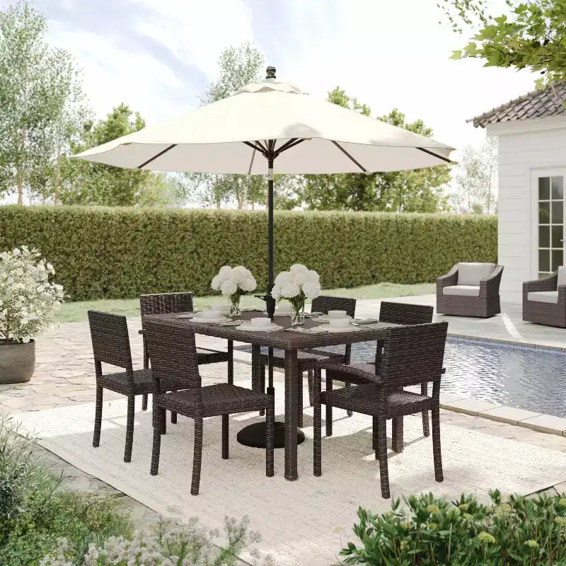 Martha Stewart Bedford set da pranzo da 7 pezzi per interni ed esterni con 6 sedie da pranzo impilabili e tavolo da patio da 62 con piano in legno composito e intrecciato in rattan