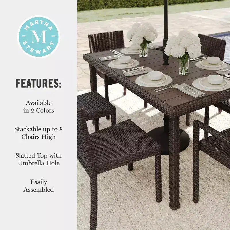 Martha Stewart Bedford set da pranzo da 7 pezzi per interni ed esterni con 6 sedie da pranzo impilabili e tavolo da patio da 62 con piano in legno composito e intrecciato in rattan