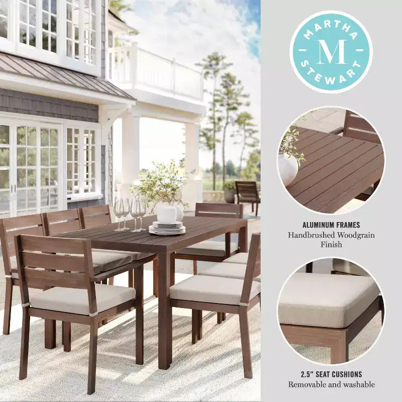 Set da patio per interni ed esterni Martha Stewart Bedford con tavolo da 71 e 8 sedie da pranzo, finitura in alluminio con venature del legno spazzolato e cuscini per seduta resistenti a tutte le condizioni atmosferiche