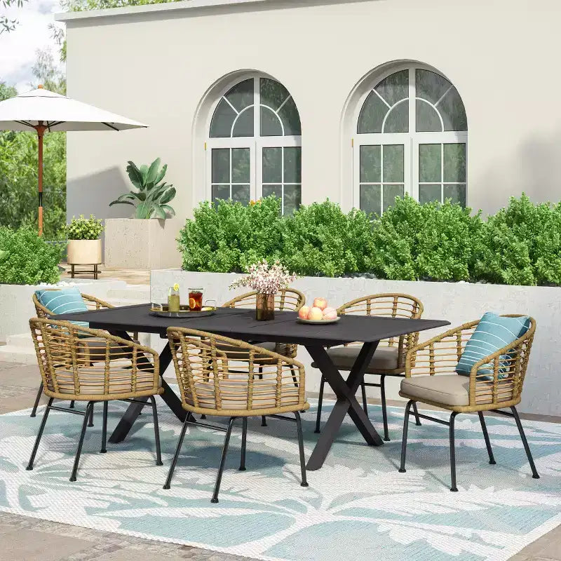 Juego de comedor de exterior Christopher Knight Home Rogge de mimbre y aluminio, extensible, de 7 piezas, con cojines, marrón claro/negro mate