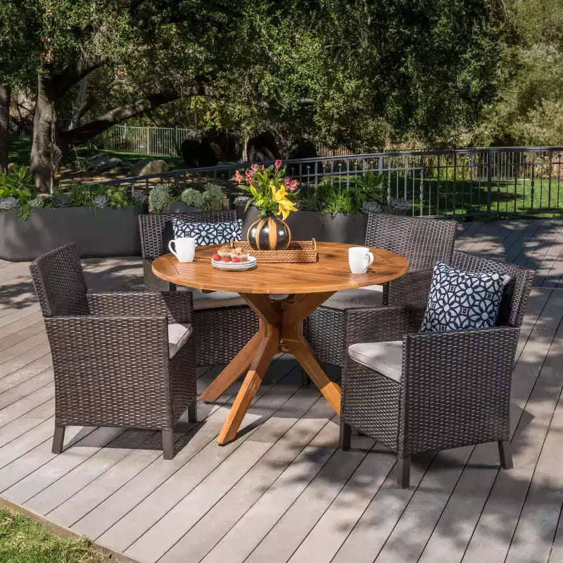 Set da pranzo da esterno Christopher Knight Home Wes, 5 pezzi, in legno di acacia e vimini, con cuscino