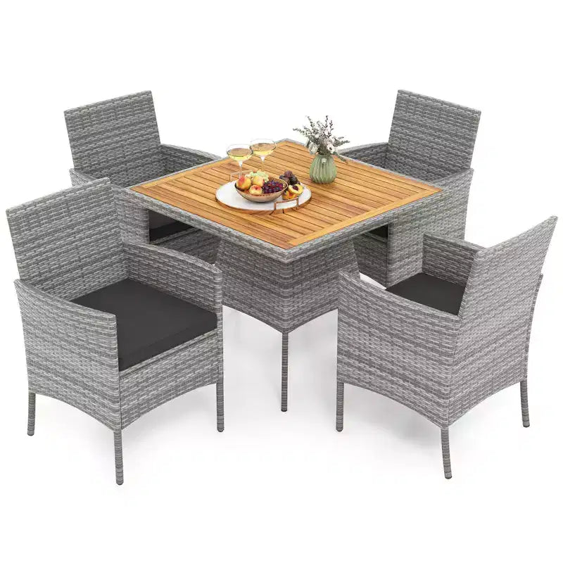 Set da pranzo da patio Costway da 5 pezzi in vimini PE, con cuscini e foro per ombrellone da 1,97