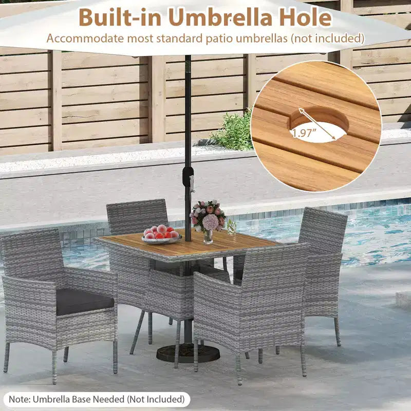 Set da pranzo da patio Costway da 5 pezzi in vimini PE, con cuscini e foro per ombrellone da 1,97