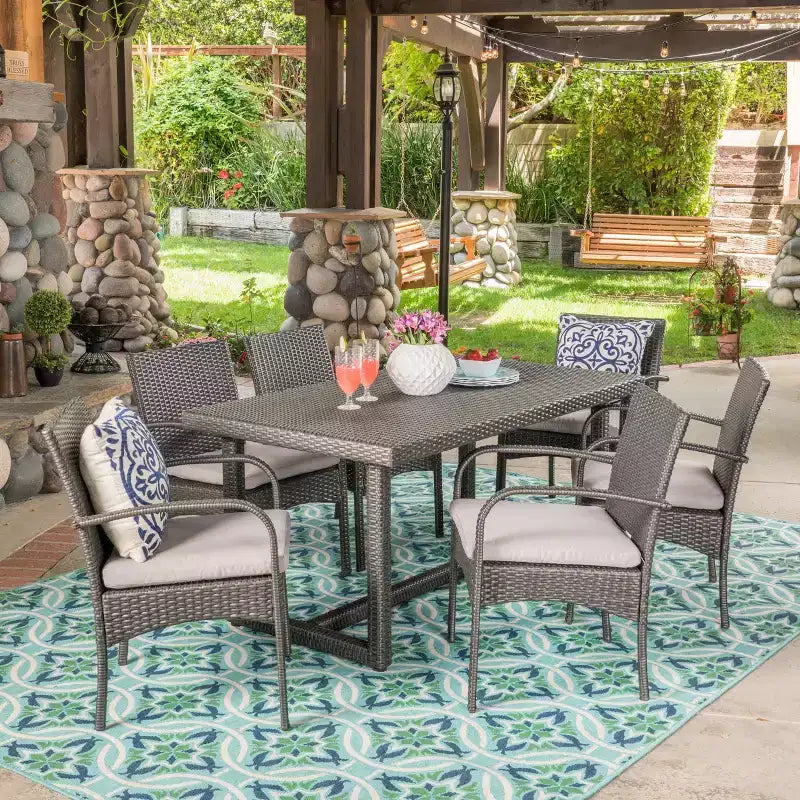 Juego de comedor de mimbre para exteriores Christopher Knight Home Harlowe de 7 piezas con cojines