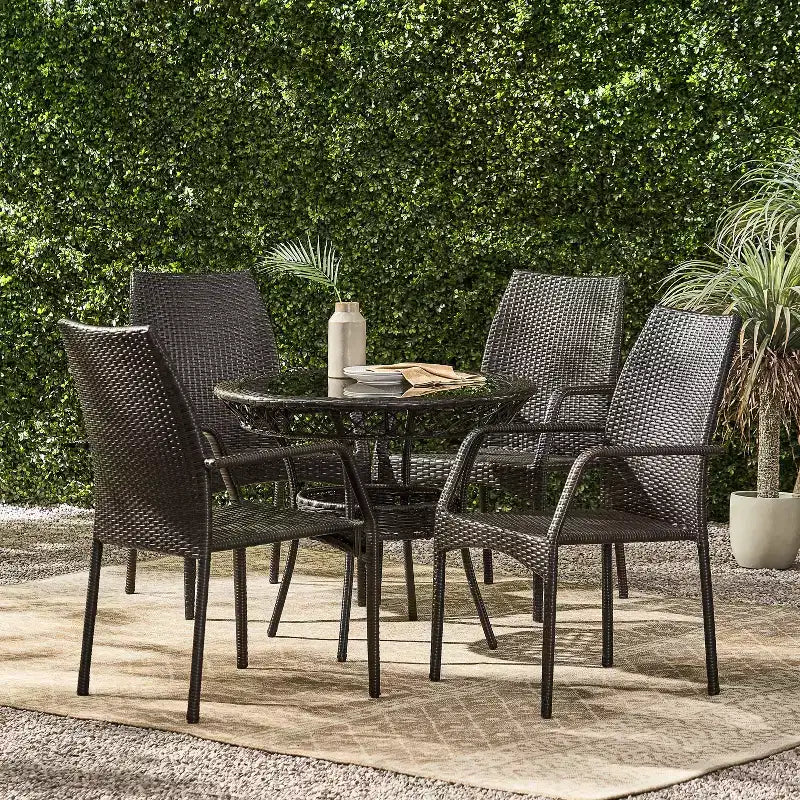 GDFStudio Rue: juego de comedor de 5 piezas para exterior, de mimbre y vidrio templado