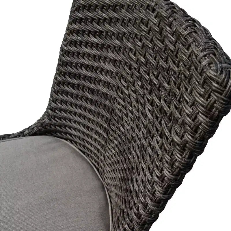 Conjunto de comedor Courtyard Casual Bermuda de 5 piezas, de teca FSC, con mesa redonda de comedor de 48 con patas en forma de bandera; incluye una mesa redonda de comedor de 48 y cuatro sillas de comedor