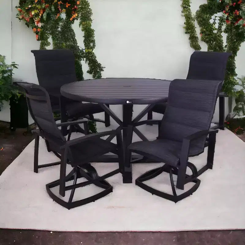 Courtyard Casual Santorini 5-delige ronde eetset met draaibare slingstoelen, diameter 48, inclusief één ronde tafel en vier gewatteerde draaistoelen