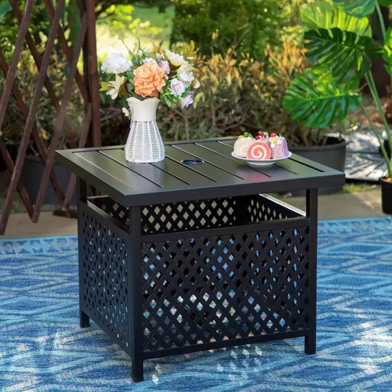 Captiva Designs 3 parçalı dış mekân veranda çıtalı üst tablalı kare çelik yemek masası ve kolçaklı sandalyeler