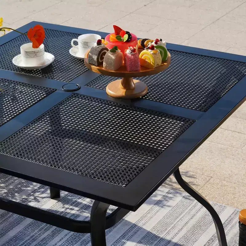 6-teiliges Outdoor-Terrassen-Set von Captiva Designs mit Esstisch aus Stahl, drehbaren Metallstühlen und Marktschirm