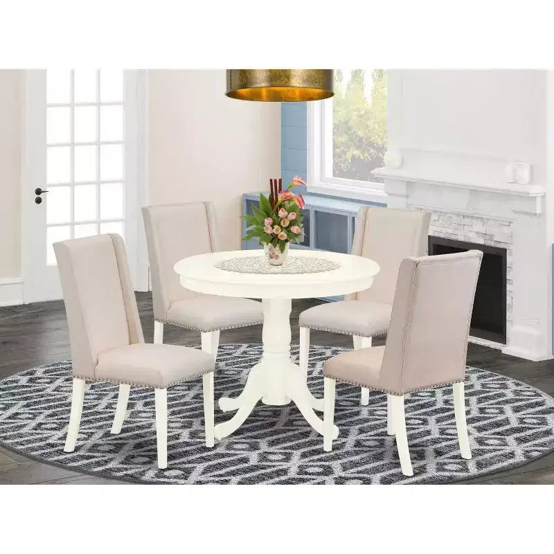 HomeStock ronde eetkamertafelset voor 5 personen, linnenwitte afwerking, massief houten blad, met 4 Parson-stoelen