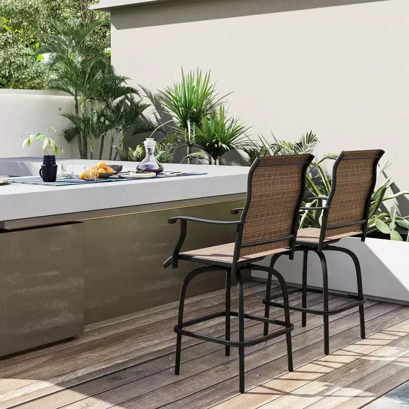 Set di 2 sgabelli da bar girevoli da esterno con braccioli, sedie da patio alte da bar con struttura in acciaio per balcone e bordo piscina