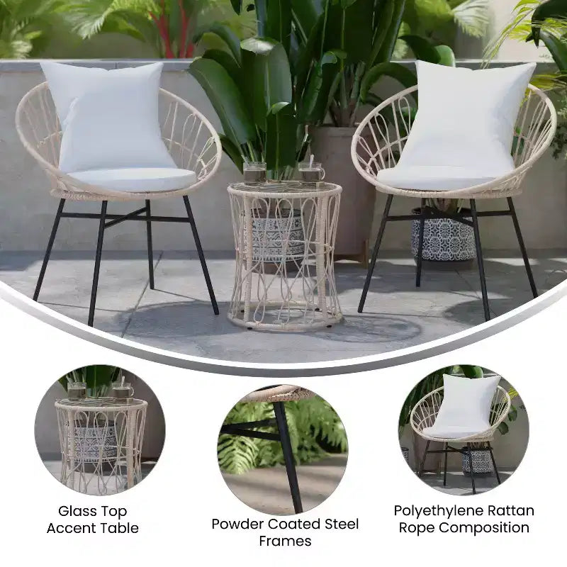 Merrick Lane 3-teiliges Terrassen-Set mit Rattanseilen-Stühlen, passendem Beistelltisch mit Glasplatte und Kissen für den Innen- und Außenbereich