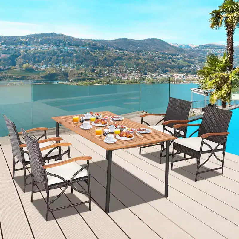 Juego de comedor de patio de mimbre Costway de 5 piezas, con sillones acolchados y mesa de madera de acacia con orificio para sombrilla