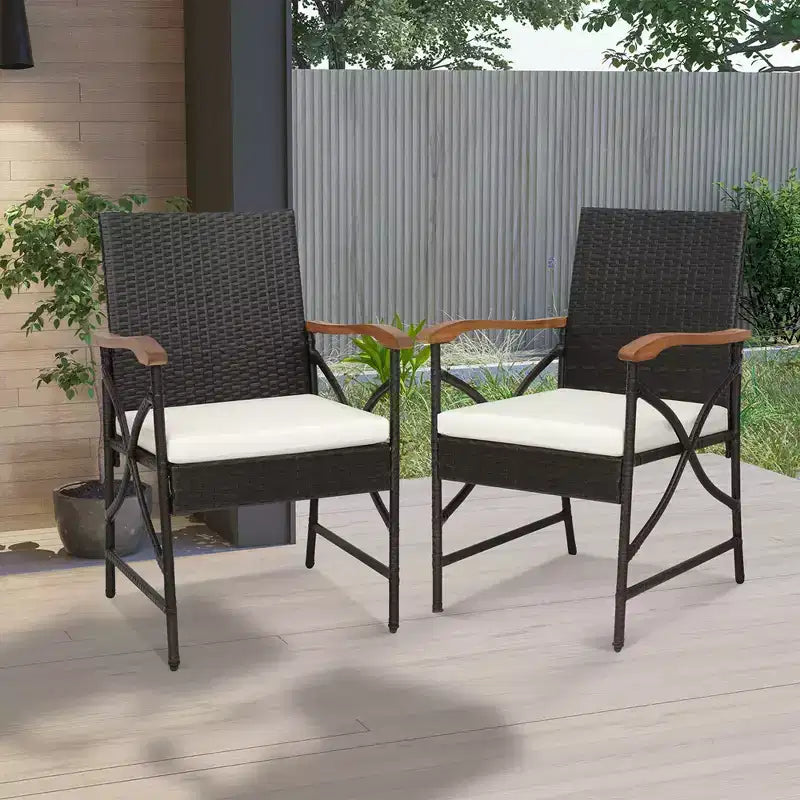 Juego de comedor de patio de mimbre Costway de 5 piezas, con sillones acolchados y mesa de madera de acacia con orificio para sombrilla