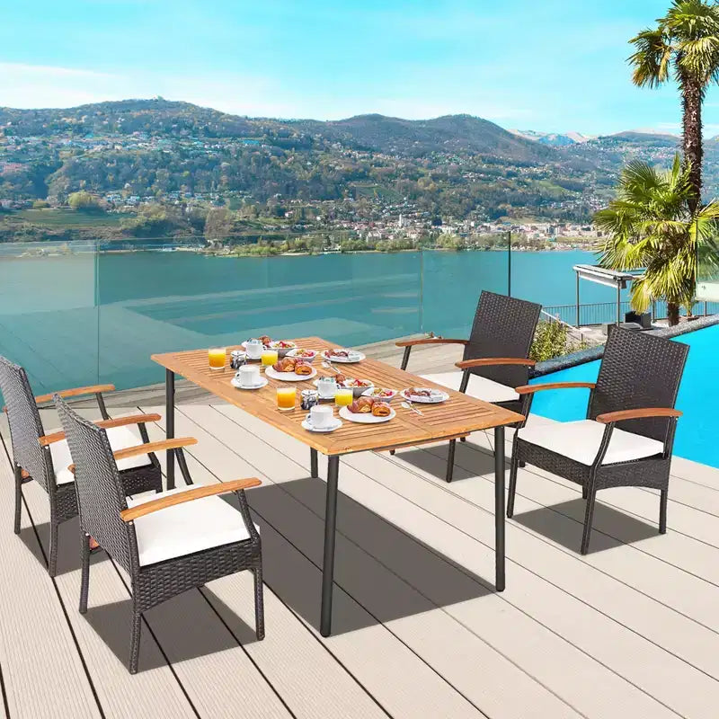 Costway 5 piezas: conjunto de comedor de mimbre para patio con cojines, sillones de madera de acacia y mesa con orificio para sombrilla