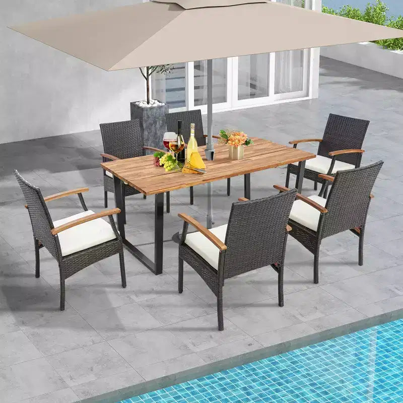 Juego de comedor de ratán para patio Costway de 7 piezas, mesa de madera de acacia y 6 sillas de mimbre con orificio para sombrilla