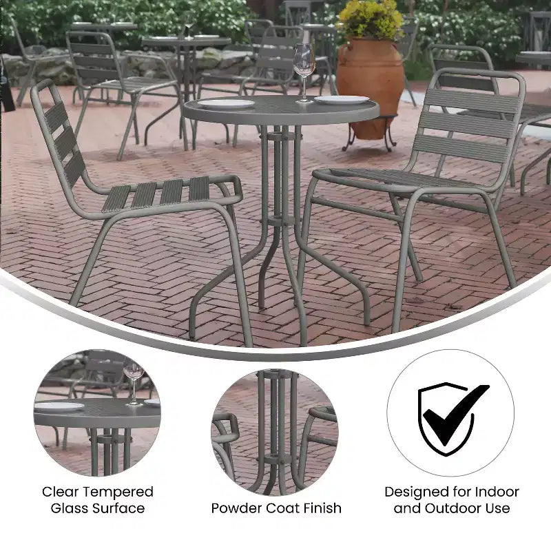 Tavolo rotondo Flash Furniture Lila in metallo e vetro da 23,75" con 2 sedie impilabili in alluminio con doghe metalliche